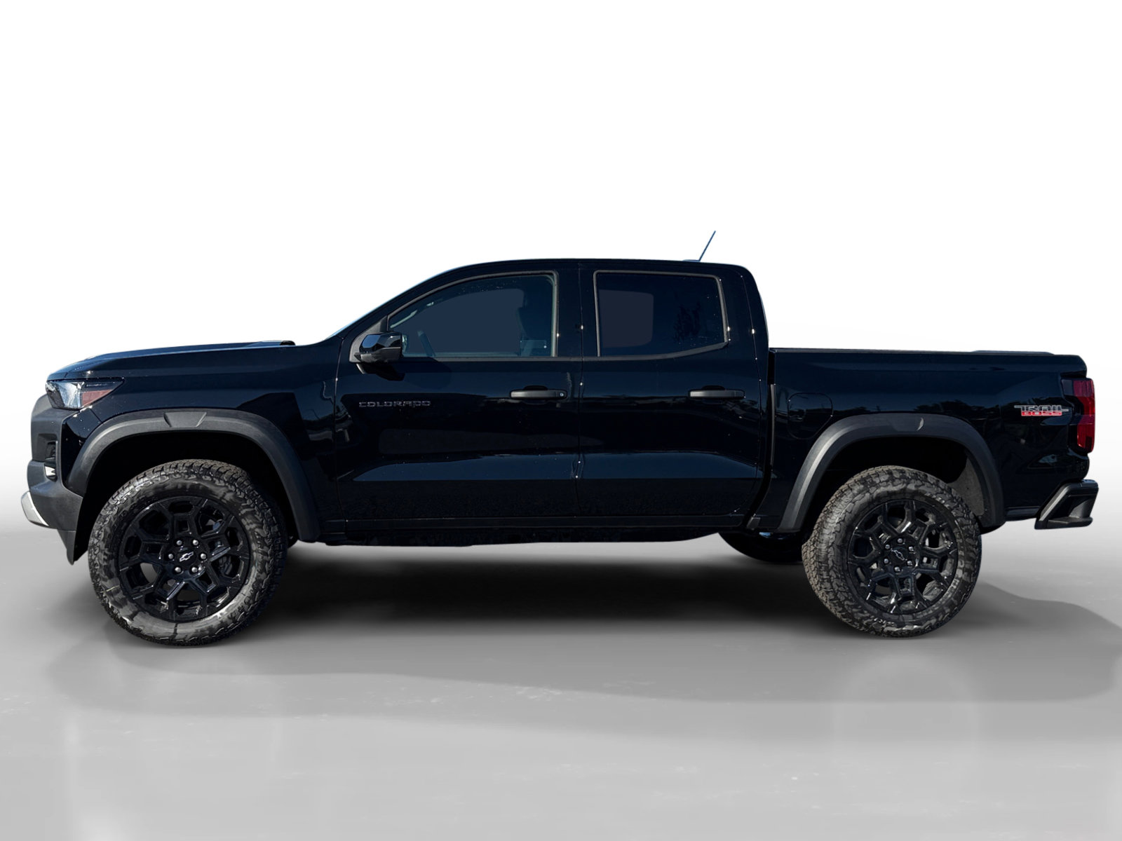 2026 Chevrolet Colorado Trail Boss photo 2