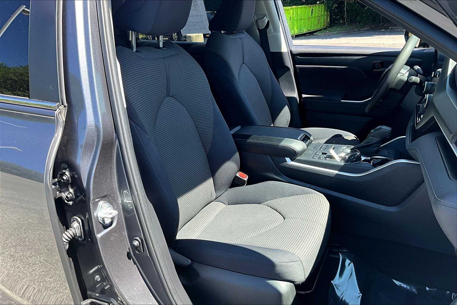 2023 Toyota Highlander L photo 7