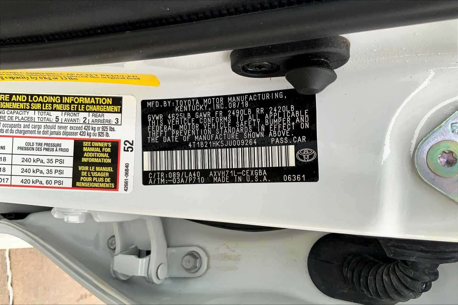 2018 Toyota Camry Hybrid XLE photo 26