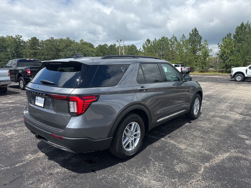 2025 Ford Explorer photo 17