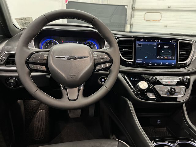 2026 Chrysler Pacifica Limited photo 4