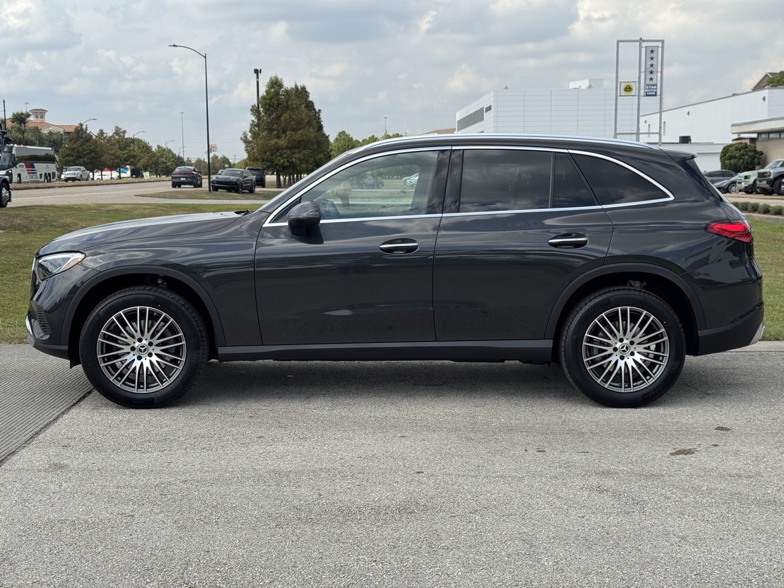 2026 Mercedes Benz GLC 300 photo 4