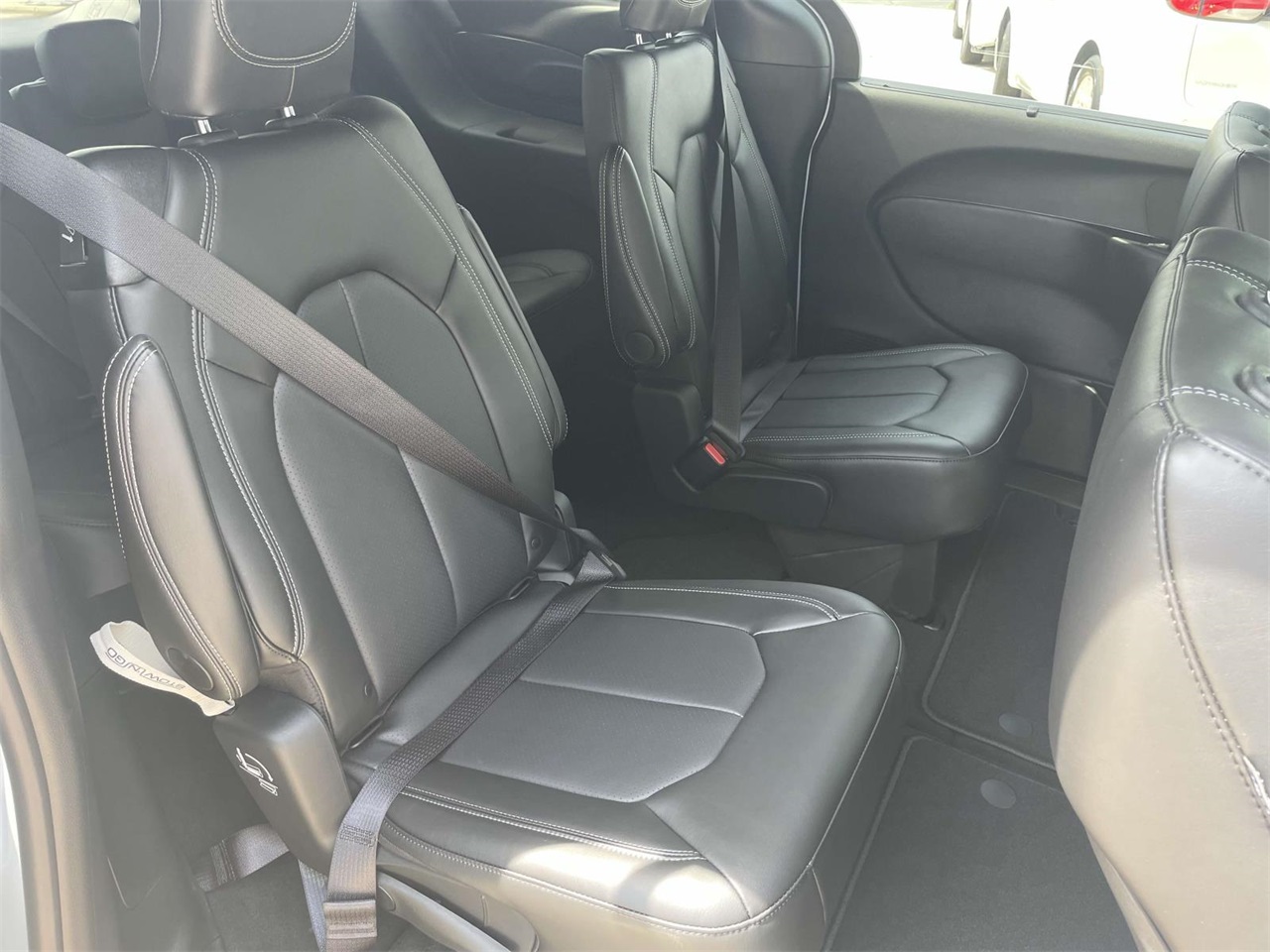 2025 Chrysler Voyager LX photo 27