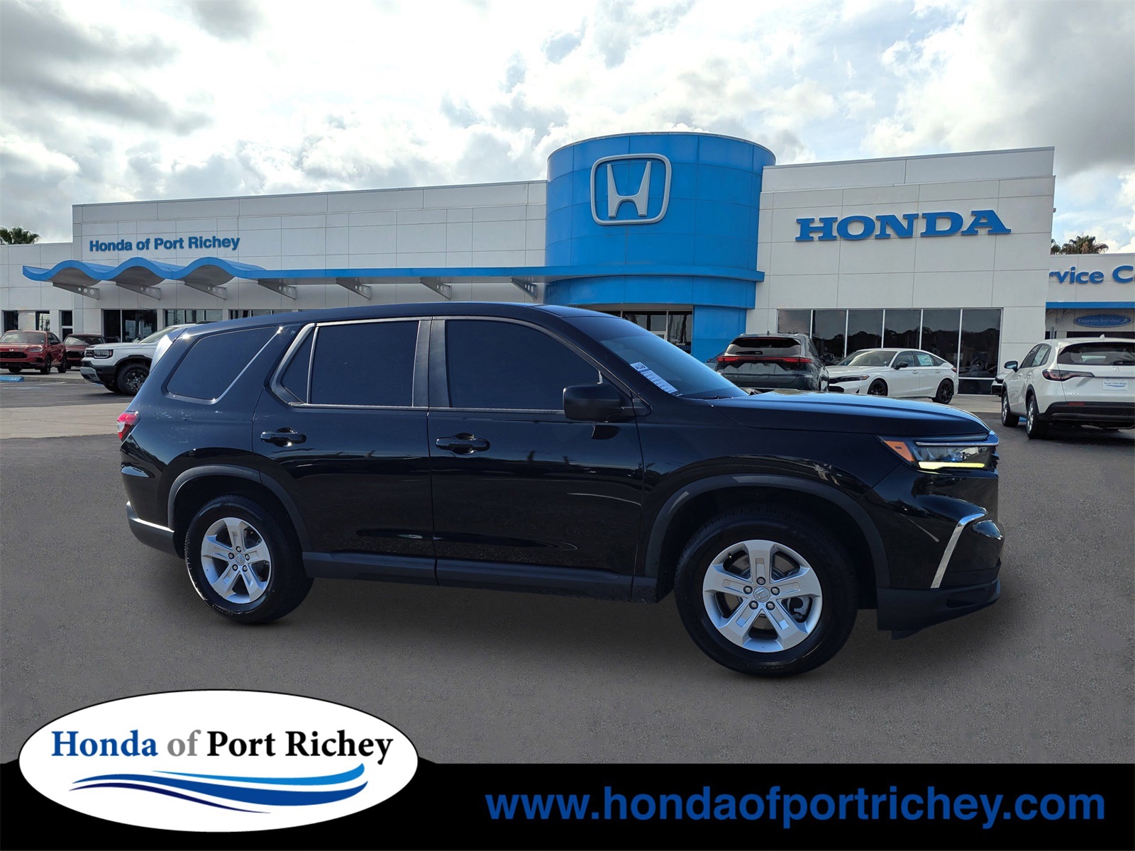 2023 Honda Pilot LX's photo