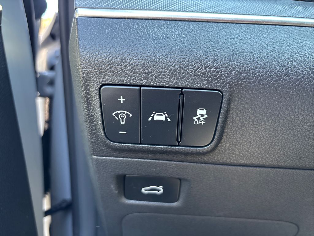 2024 Kia K5 GT-Line photo 33