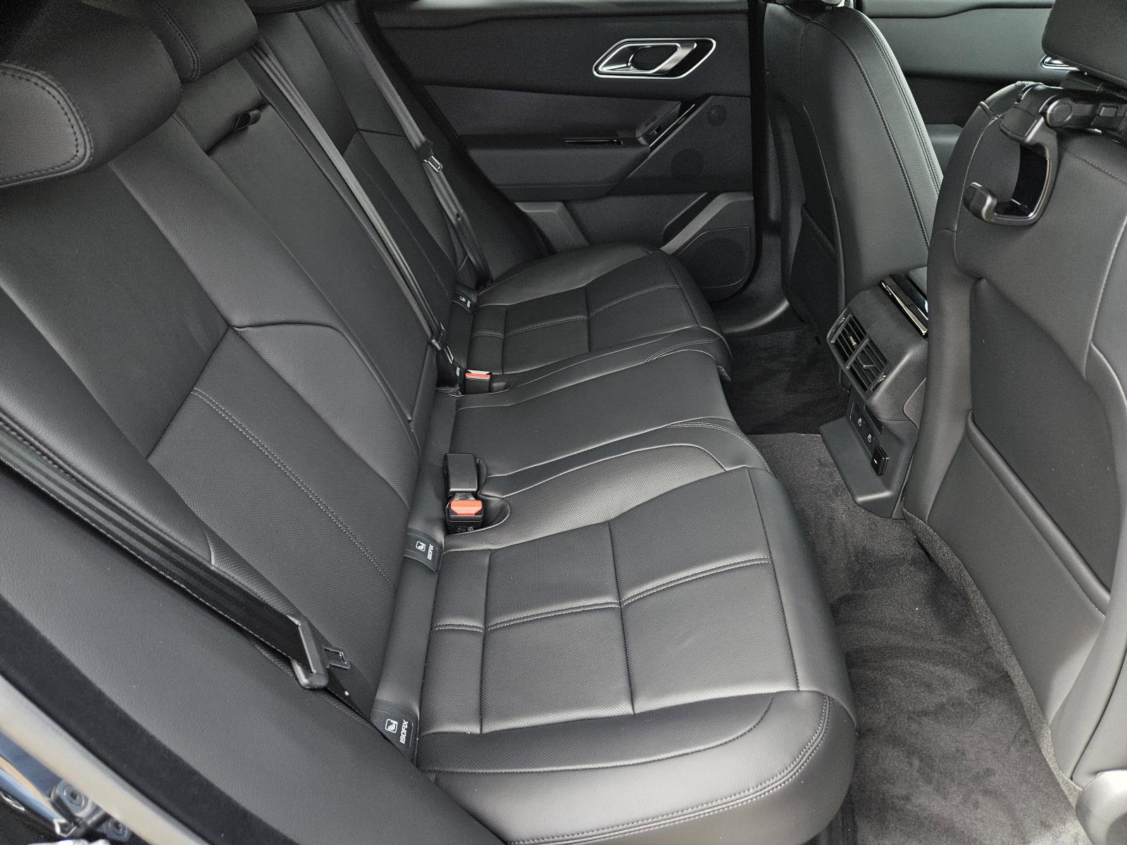 2026 Land Rover Range Rover Velar SE photo 36