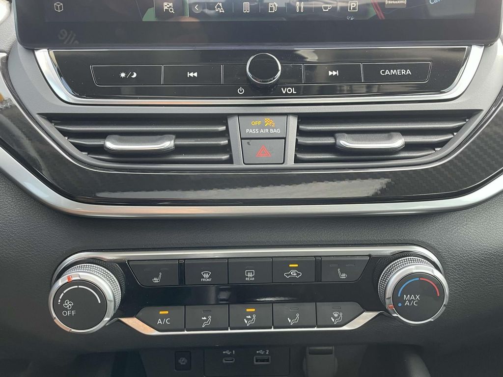 2023 Nissan Altima 2.5 SR photo 19