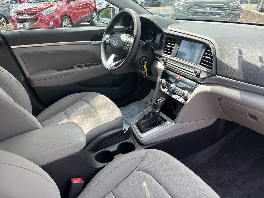 2020 Hyundai Elantra SEL photo 26