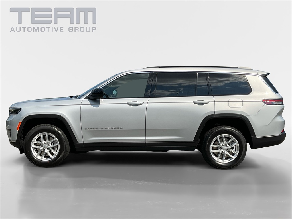 2025 Jeep Grand Cherokee Laredo photo 4