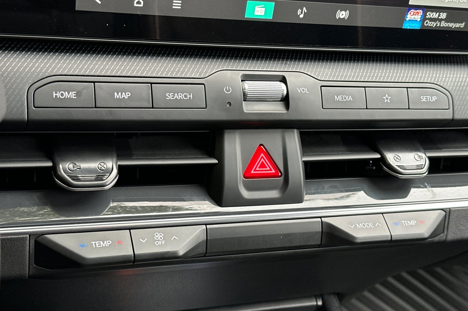 2025 Kia K4 GT-Line photo 16