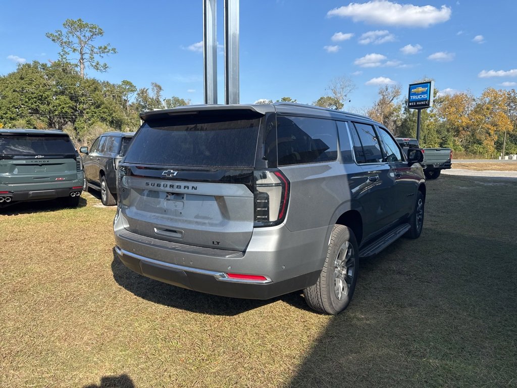 2026 Chevrolet Suburban LT photo 4