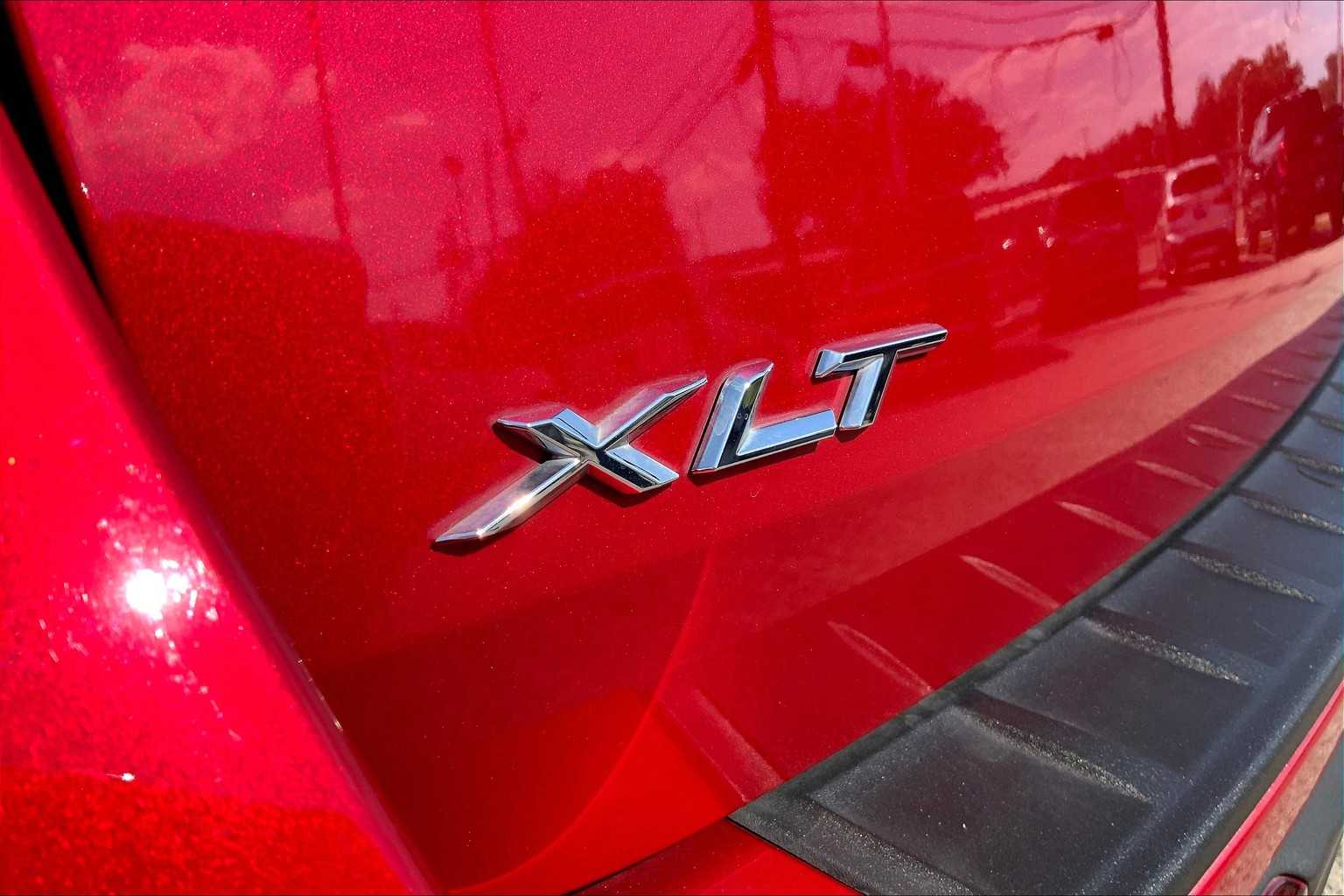 2023 Ford Explorer XLT photo 6