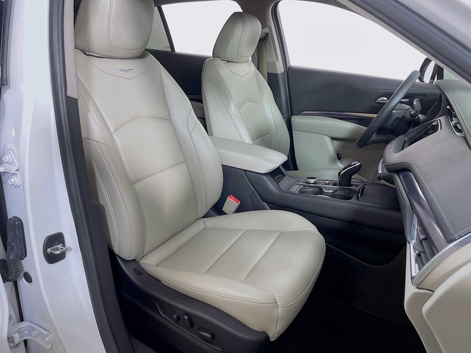 2022 Cadillac XT4 Luxury photo 25