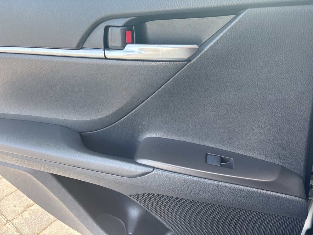 2022 Toyota Camry SE photo 25