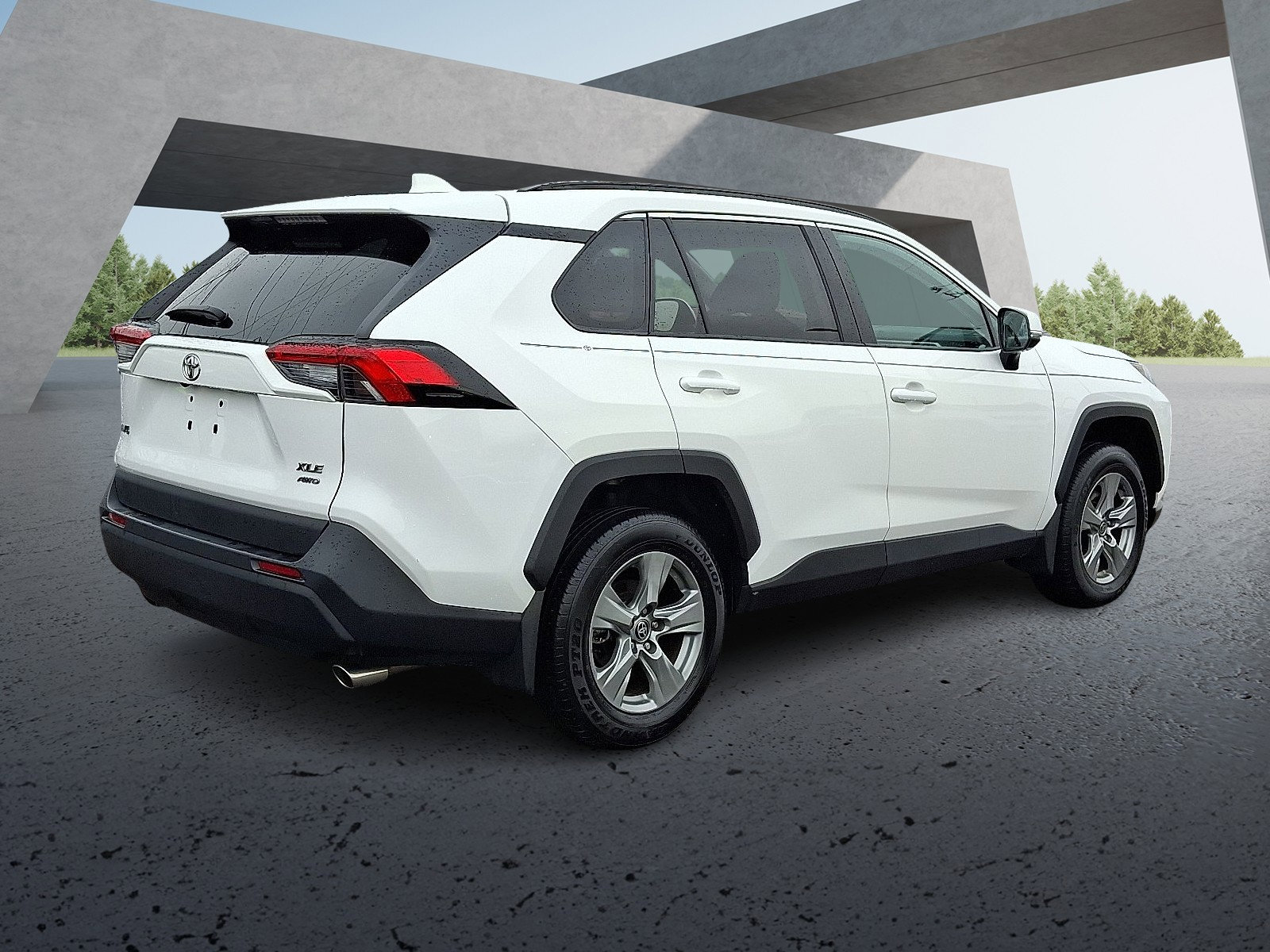 2023 Toyota RAV4 XLE photo 4