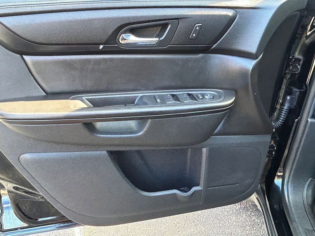2017 Chevrolet Traverse 1LT photo 11