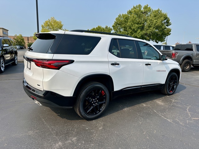 2023 Chevrolet Traverse Premier photo 3