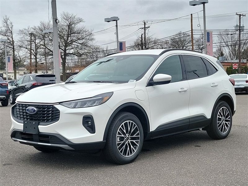 2024 Ford Escape Plug-In Hybrid photo 2