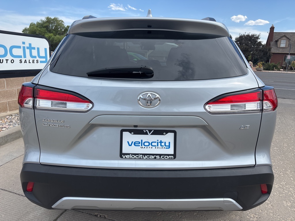 2024 Toyota Corolla Cross LE photo 3