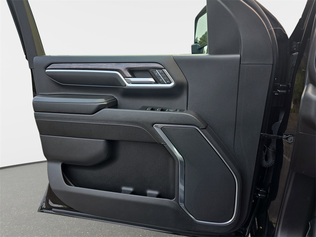 2024 Chevrolet Silverado 2500HD LTZ photo 25