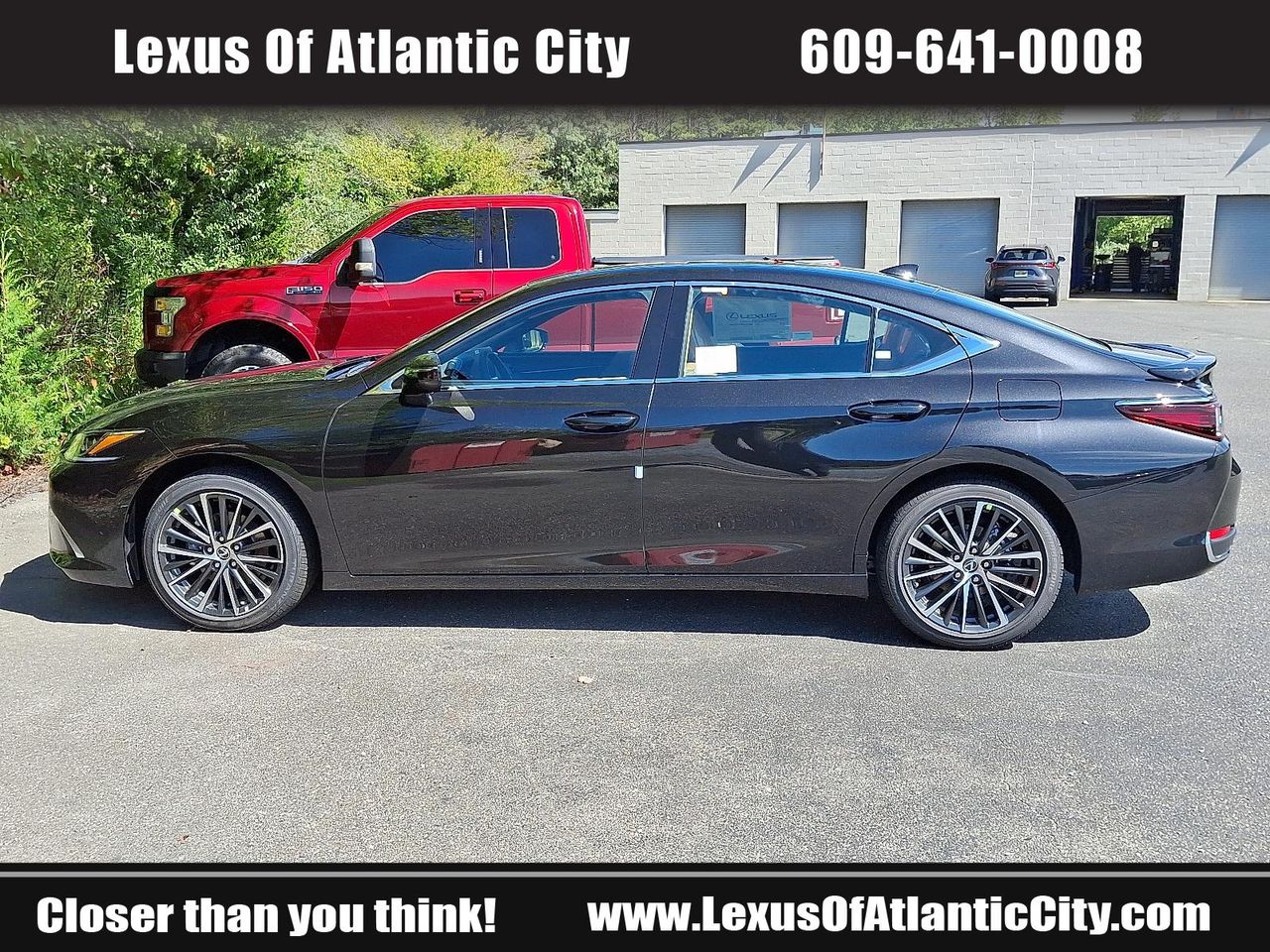 2025 Lexus ES 300h photo 4