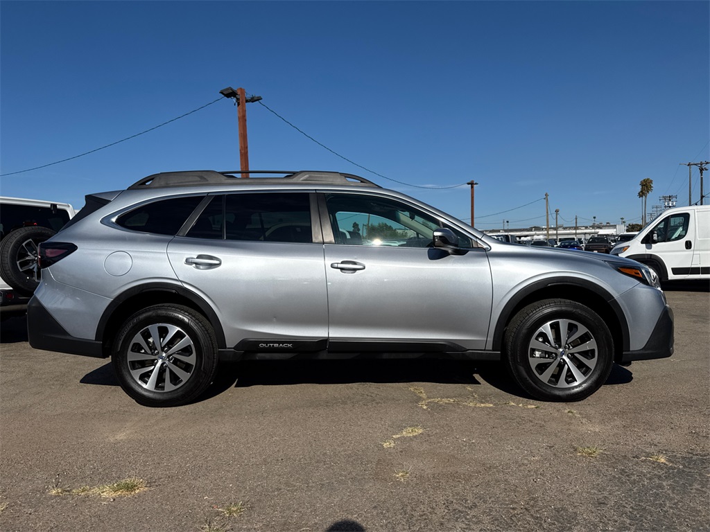 2022 Subaru Outback Premium photo 7