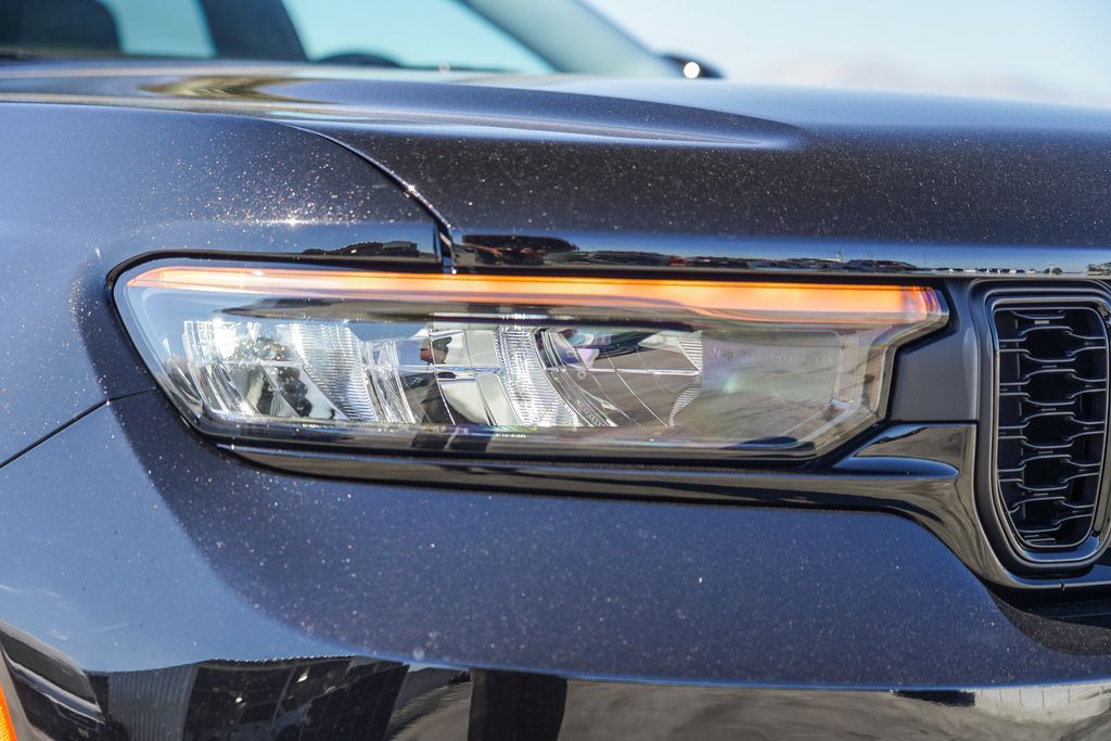 2025 Jeep Grand Cherokee Limited photo 3
