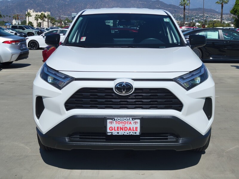 2023 Toyota RAV4 LE photo 6