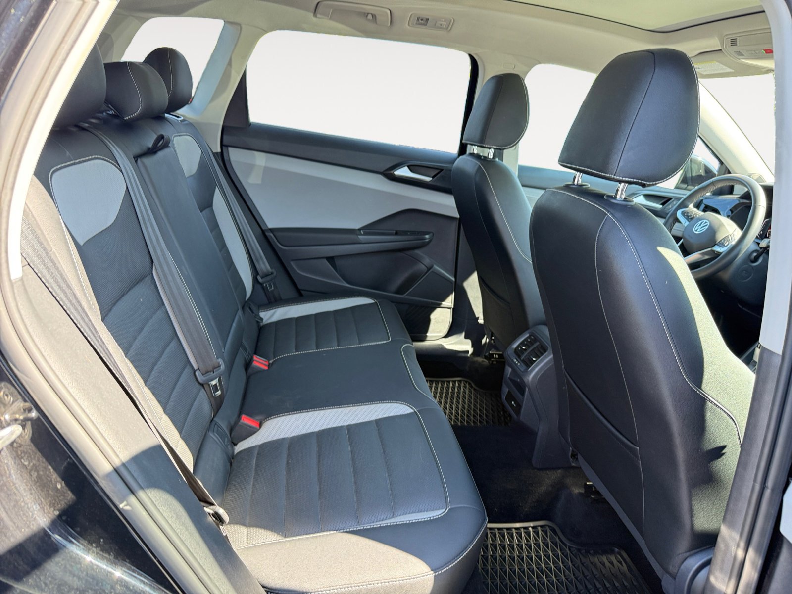 2022 Volkswagen Taos SEL photo 17