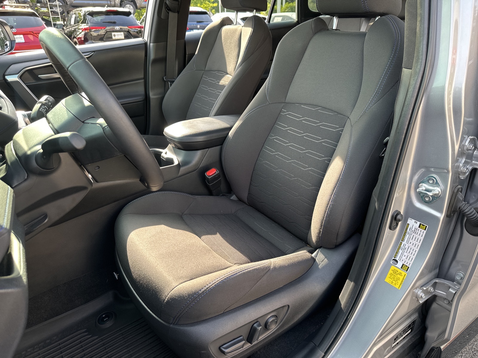 2023 Toyota RAV4 Hybrid SE photo 23
