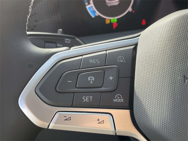 2025 Volkswagen Tiguan SE photo 11