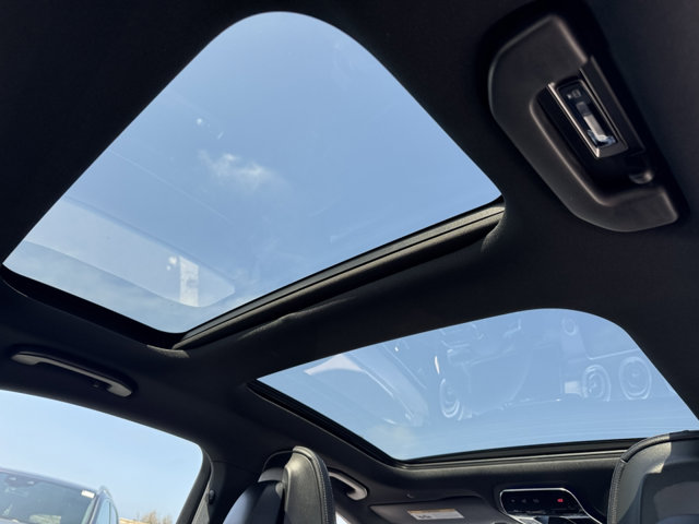 2025 Mercedes Benz C 300 photo 3