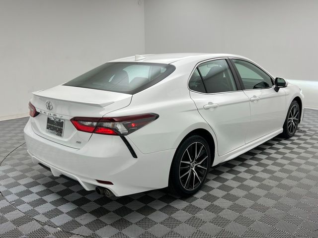 2024 Toyota Camry SE photo 2