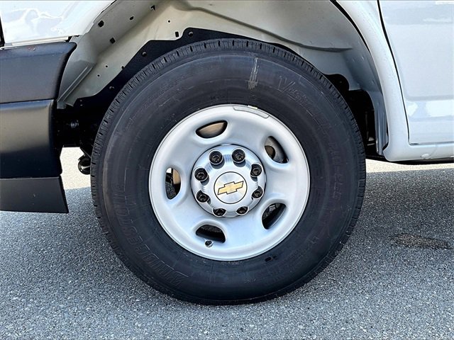 2025 Chevrolet Express Cargo 3500 photo 7