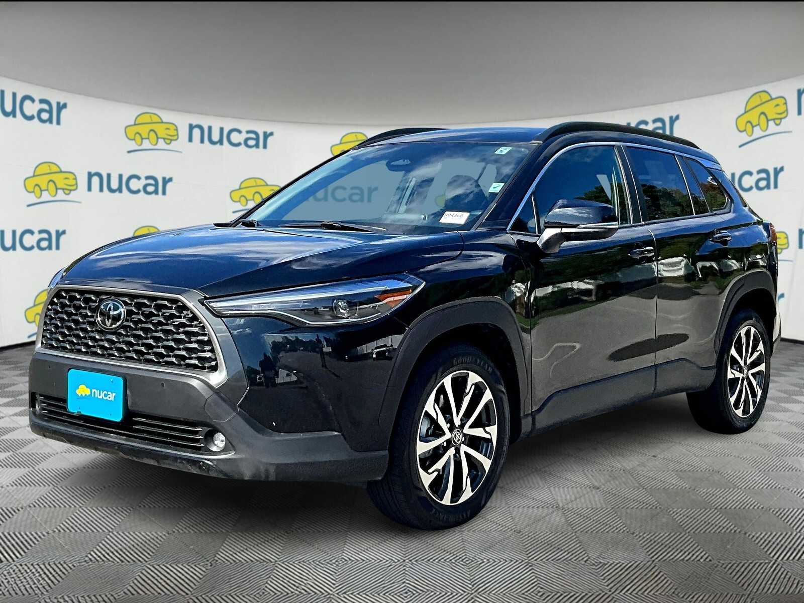 2025 Toyota Corolla Cross XLE photo 3