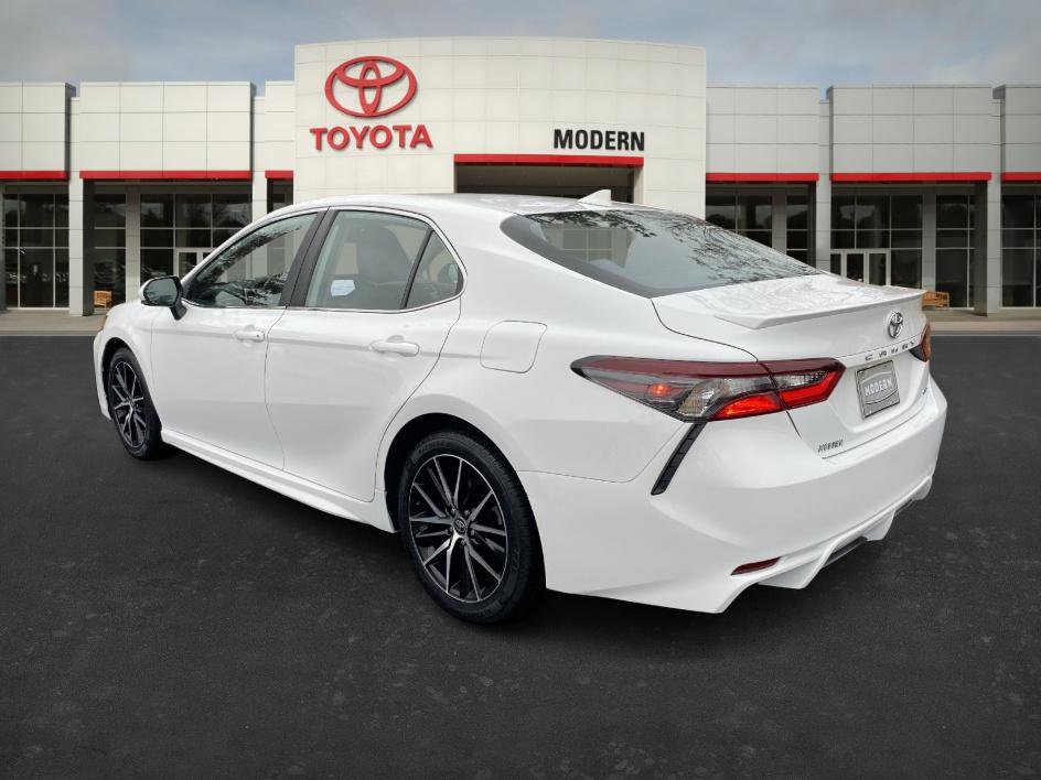 2024 Toyota Camry SE photo 3
