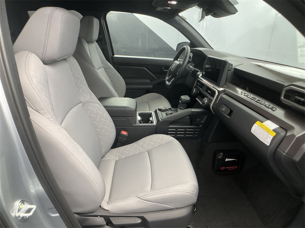 2025 Toyota Tacoma SR5 4x4 Double Cab photo 28