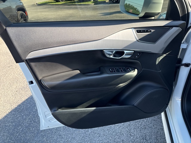 2022 Volvo XC90 T5 Momentum photo 16