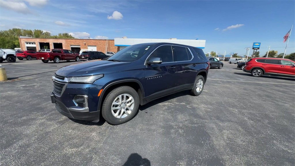 2023 Chevrolet Traverse LS photo 2