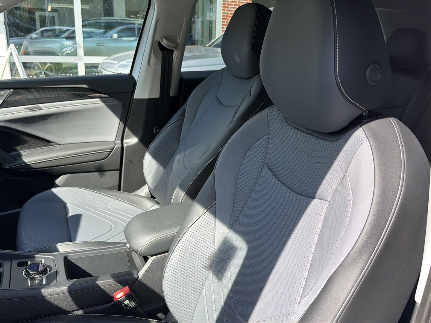 2025 Volkswagen Tiguan SE photo 8