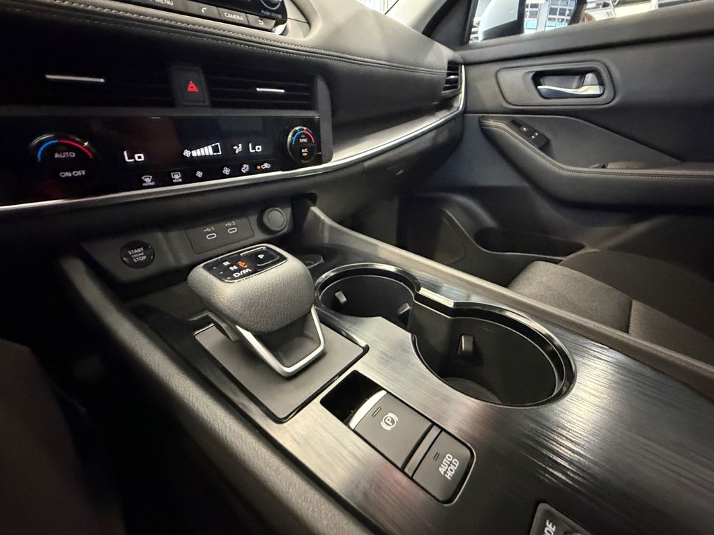 2024 Nissan Rogue SV photo 22