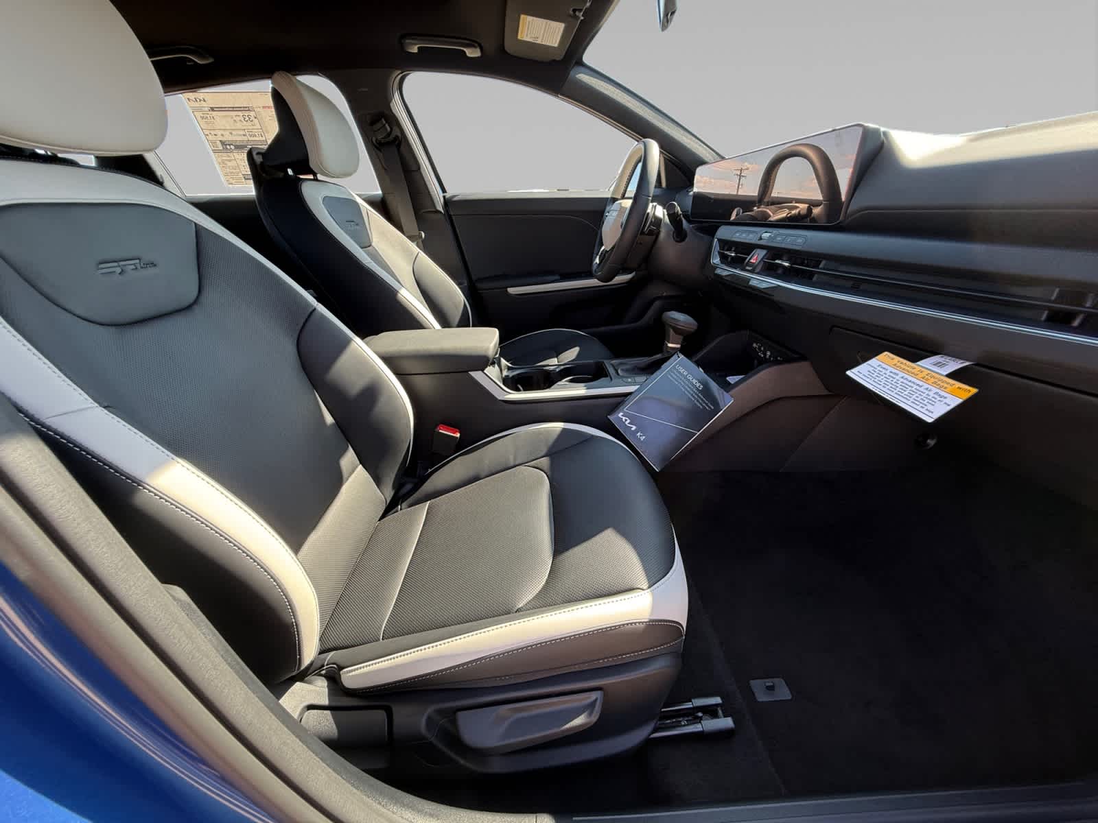 2025 Kia K4 GT-Line photo 15