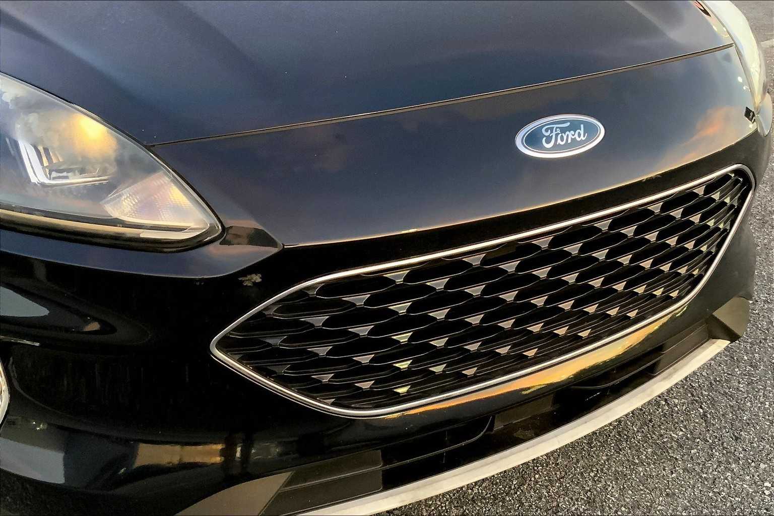 2020 Ford Escape SEL photo 25