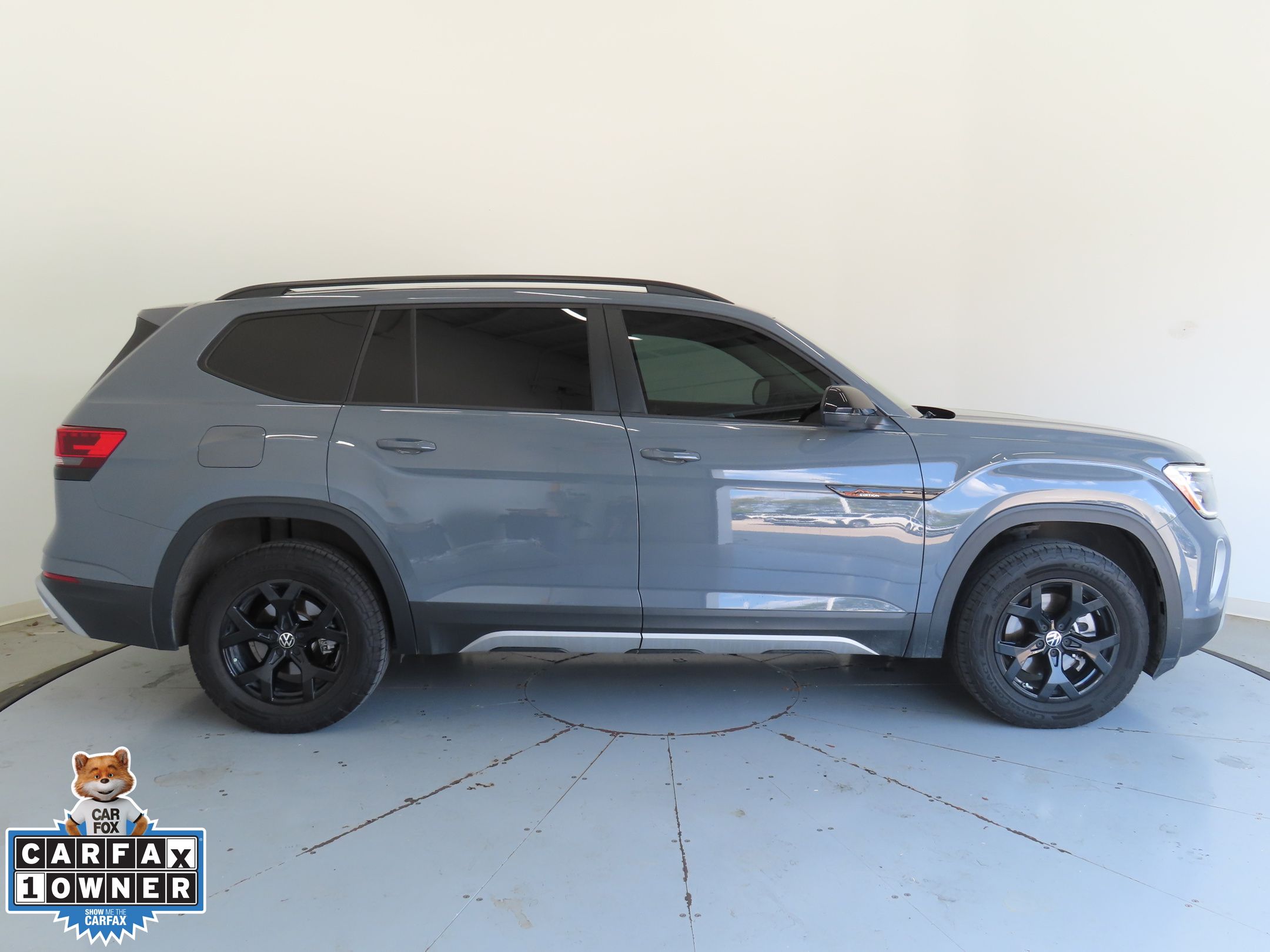 2024 Volkswagen Atlas Peak Edition SEL photo 2