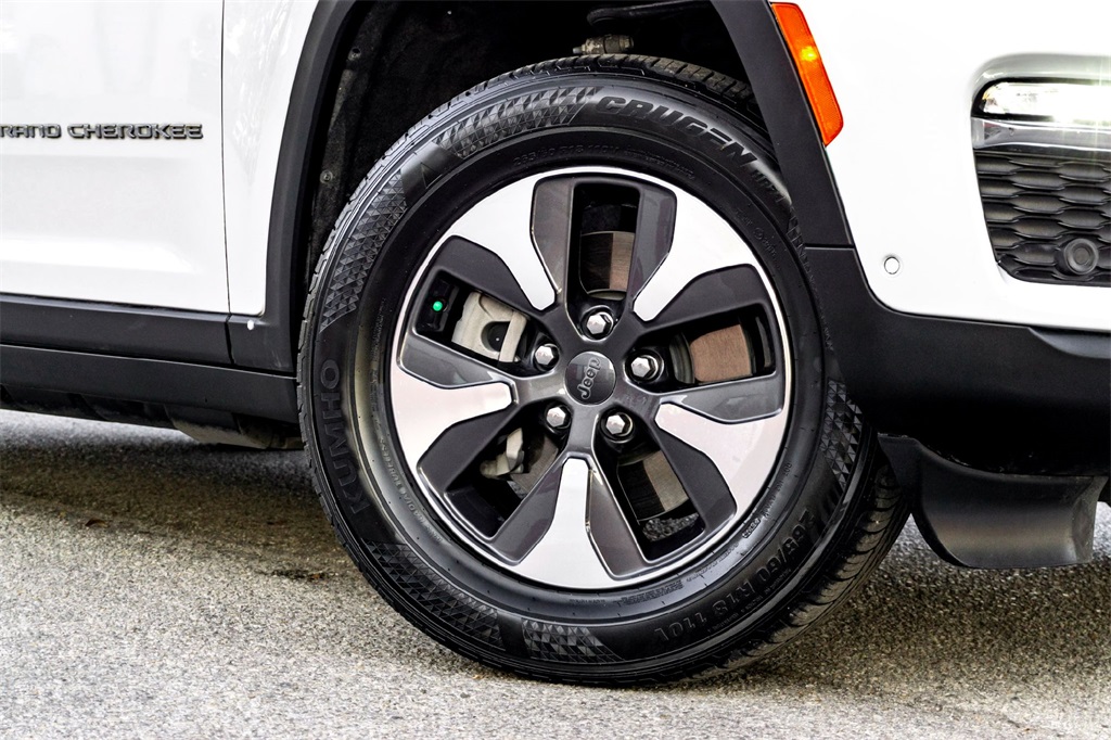 2022 Jeep Cherokee Limited 4xe photo 2