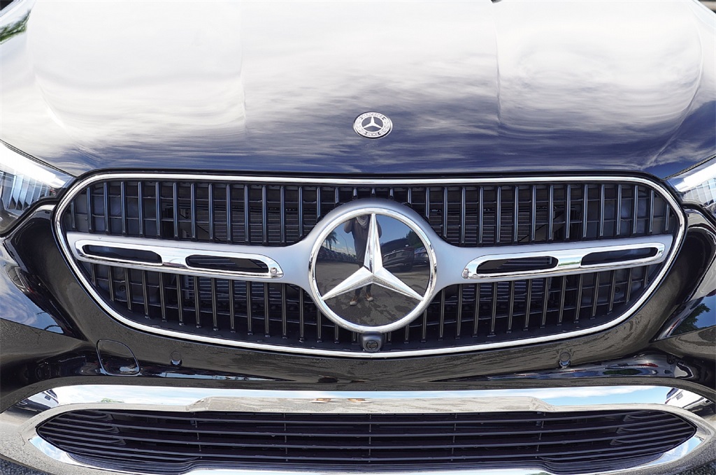 2026 Mercedes Benz GLC 300 photo 4