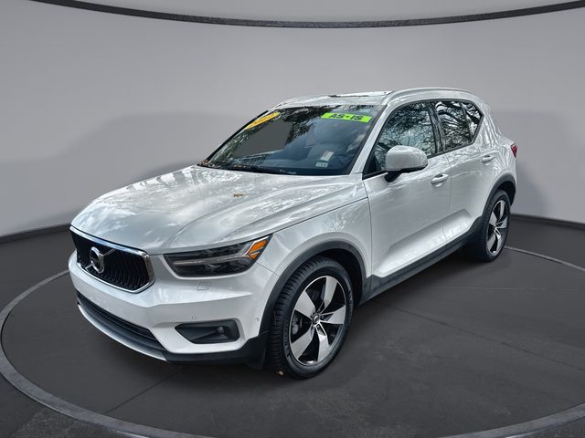 2019 Volvo XC40 Momentum's photo