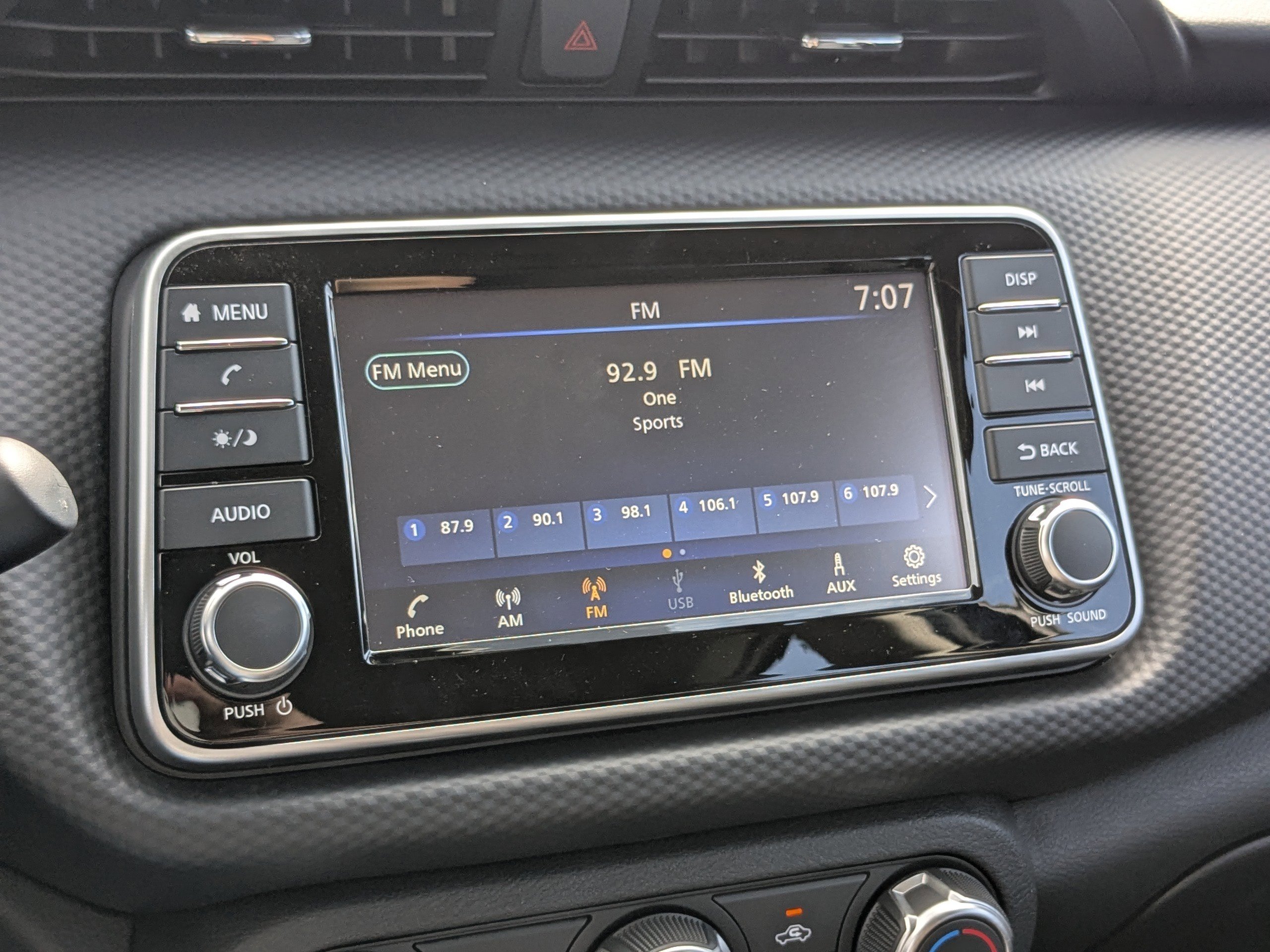 2025 Nissan Kicks Play S photo 17