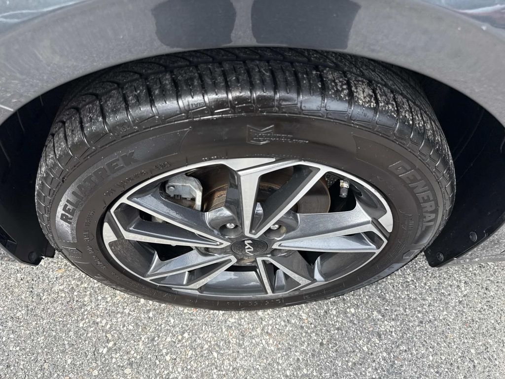 2022 Kia Forte LXS photo 9