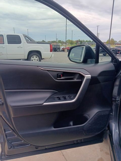 2024 Toyota RAV4 LE photo 3